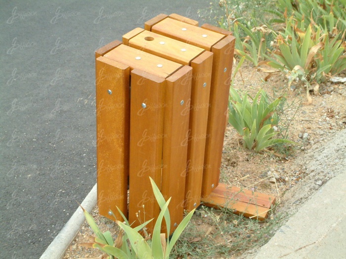 Corbeille rectangulaire en lames de bois exotique